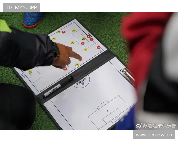 天气中断下的足球比赛规则有哪些关键判罚细节？