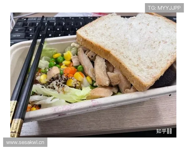 孙铭徽训练完直接拎两袋蛋白粉走人，这饭量谁顶得住