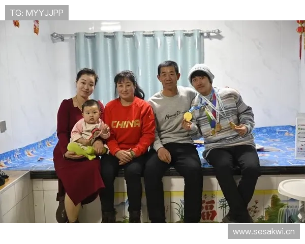 杨昊家冰箱里塞满蛋白粉，邻居以为他开健身房