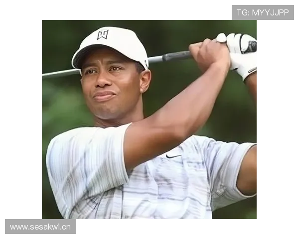 泰格伍兹开豪车出街，那停车费得是我一个月工资了吧？