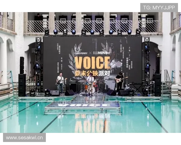 瑞安·洛赫特家里泳池比别人家客厅还大，训练完直接开派对？